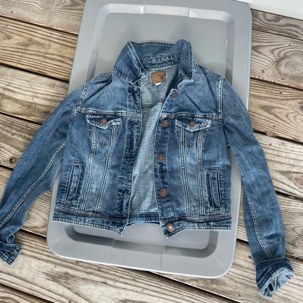 American Eagle Size medium jean jacket.